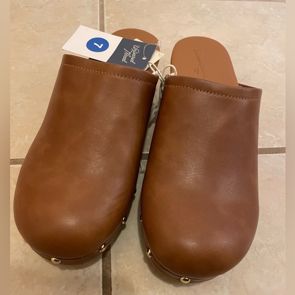 NWT Indra Heels - Picture 4 of 4